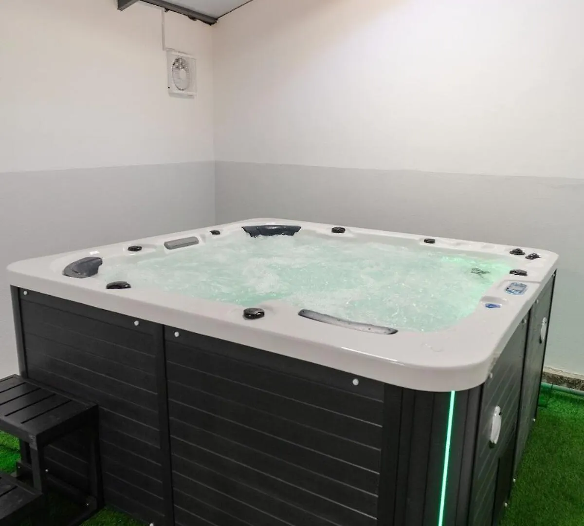 Ferienhaus Villa Georgetown Elegant Golden Jacuzzi Ktv 5Br 16Pax E